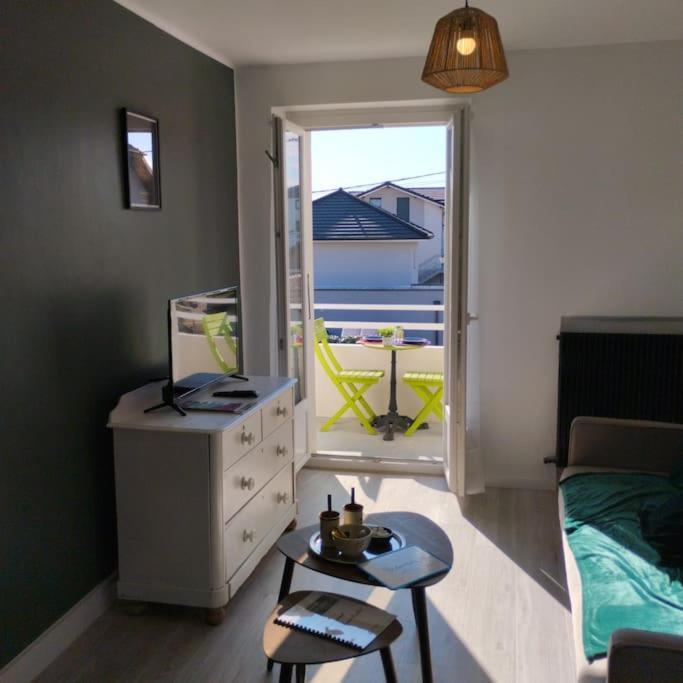 Appartement Verdoyant Au Bord Du Lac Leman Entre Evian Et Thonon Dans Une Villa Publier ภายนอก รูปภาพ