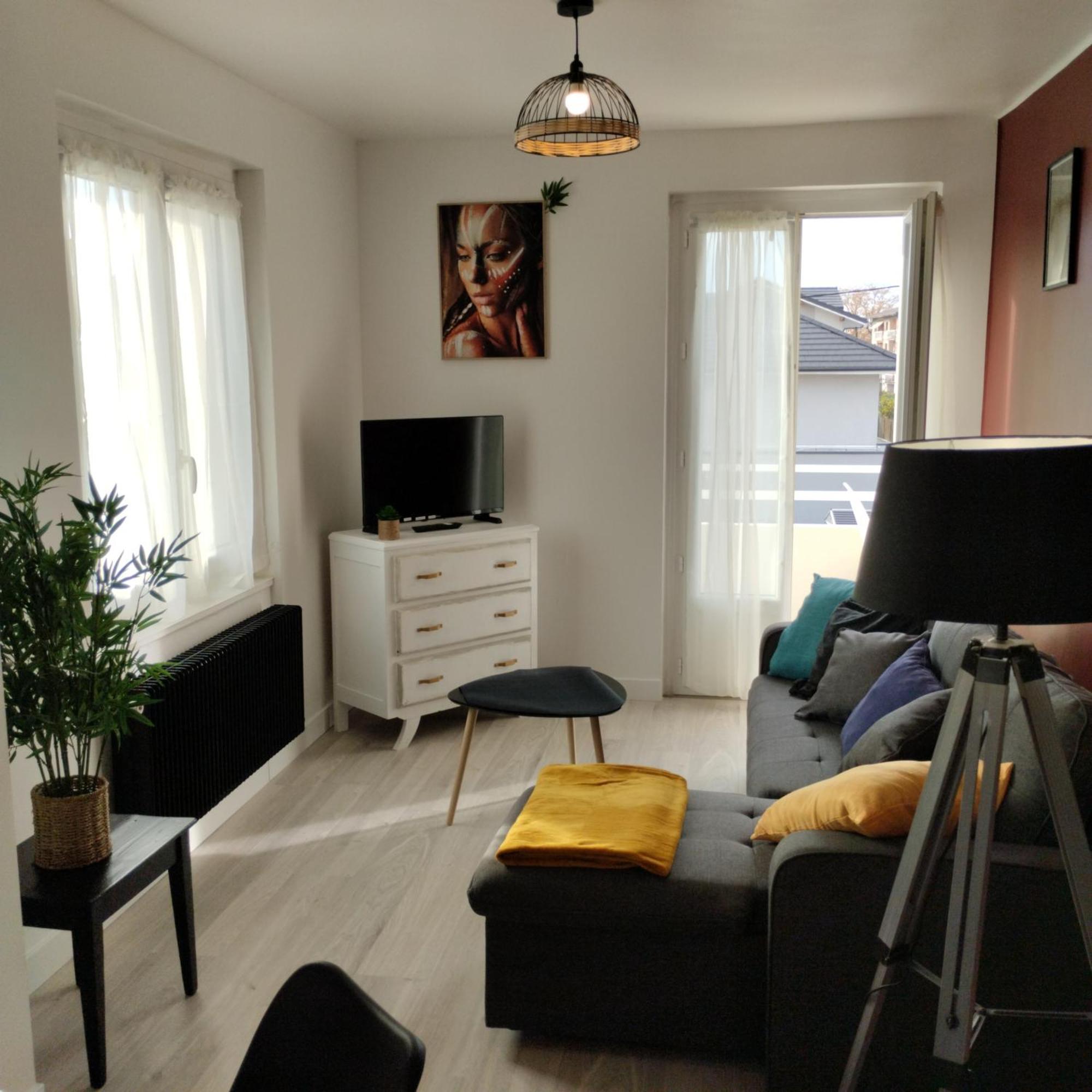 Appartement Verdoyant Au Bord Du Lac Leman Entre Evian Et Thonon Dans Une Villa Publier ภายนอก รูปภาพ